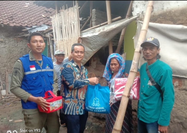  Memberikan Bantuan Kepada Ibu Hulailah, Pasca Rumah Roboh