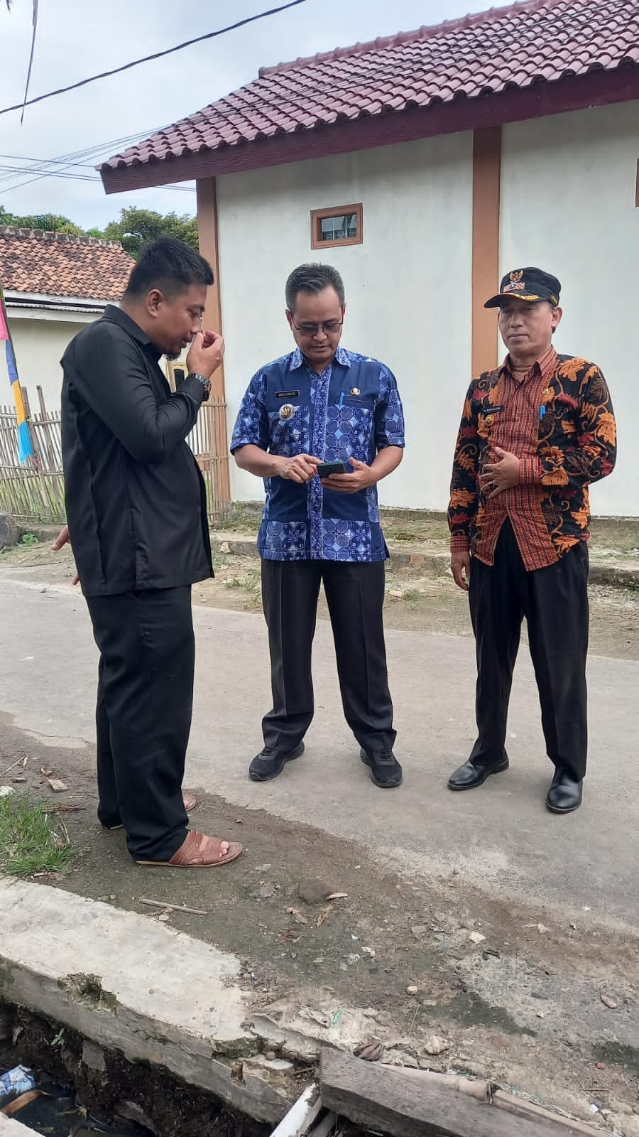 Memberikan Bantuan &amp; Berkunjung Di Kediaman Ibu Amdiah Kp. Lelorog