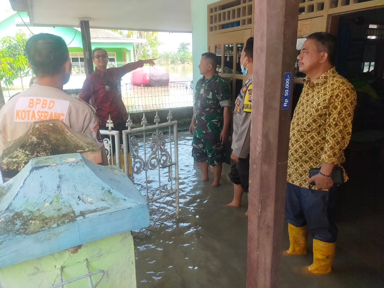 Meninjau langsung kelokasi banjir kp Cikedung kelurahan Margaluyu