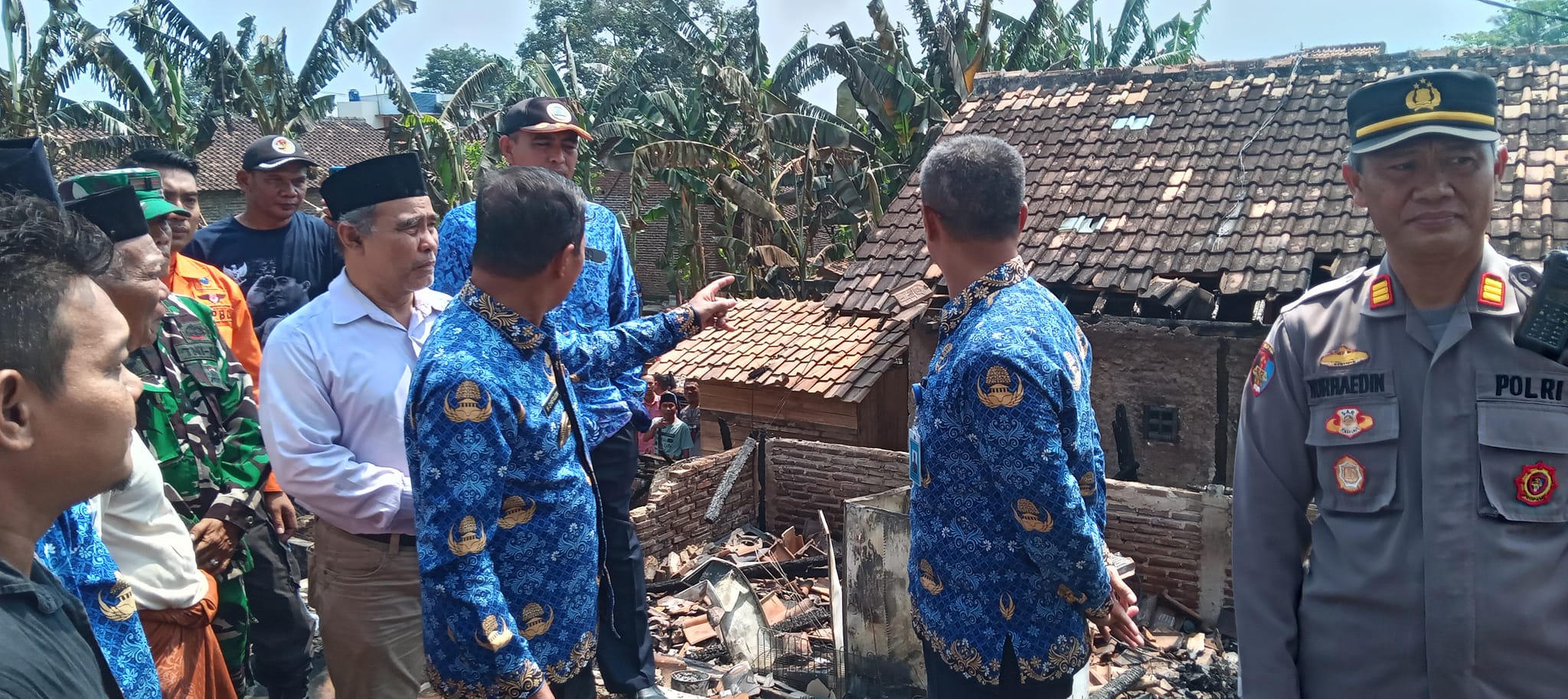  Mengunjungi &amp; Memberikan Bantuan Kepada Korban Pasca Kebakaran Rumah Di Kampung Karang Serang