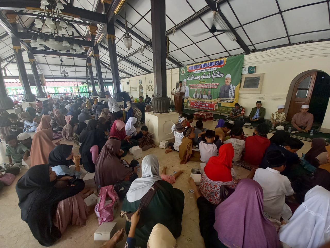 Menghadiri Undangan Peringatan Tahun Baru Islam 1 Muharram 1445H Di Pendopo Masjid Agung Banten kelurahan Banten. 