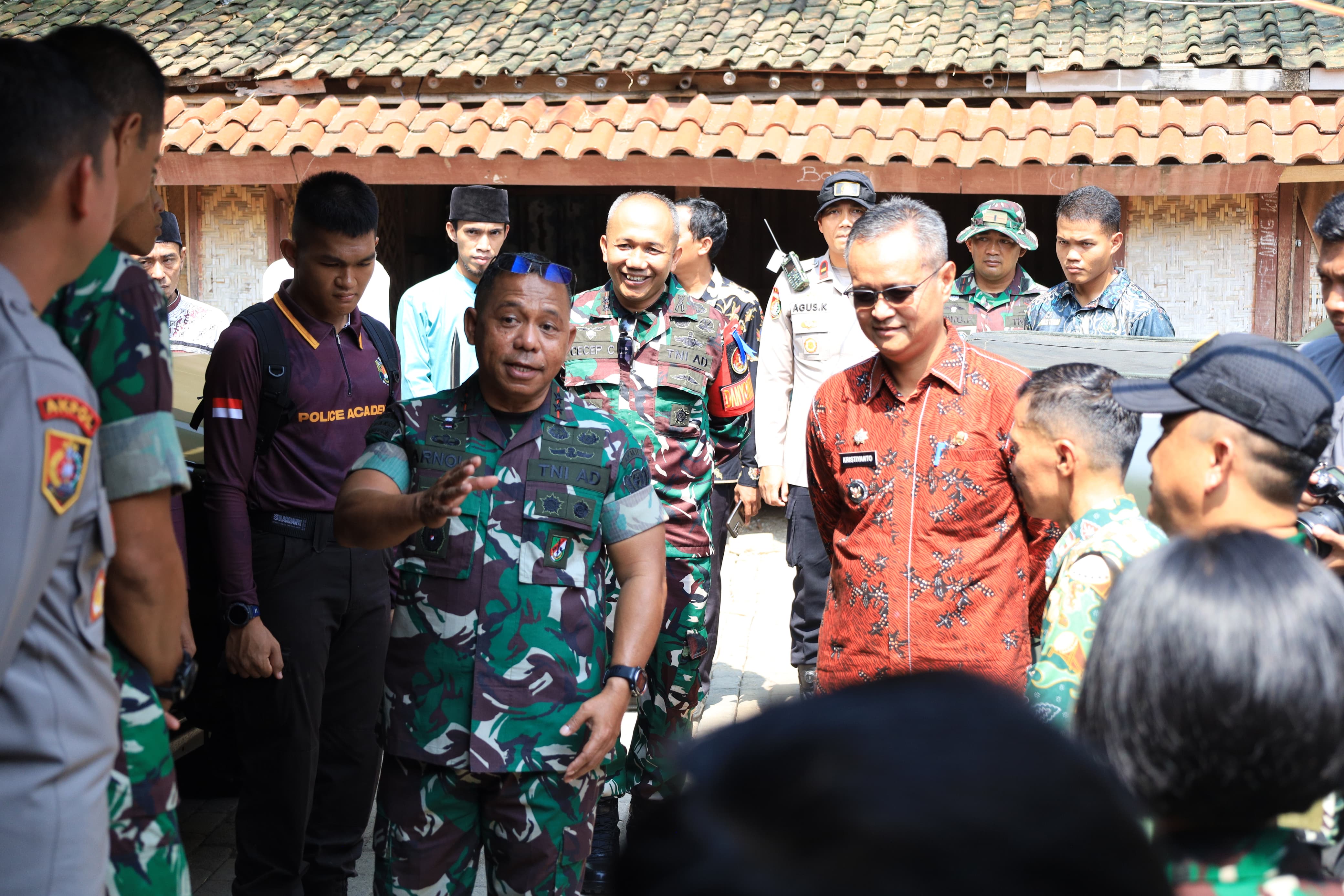 Kegiatan Kunjungan Gubernur Akmil ke Yontarlat 1/Macan