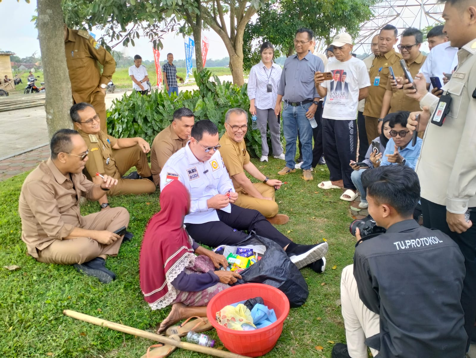 Camat Kasemen Mendampingi Walikota Serang Meninjau Pembangunan Jalan Perumahan Harmoni Kecamatan Kasemen