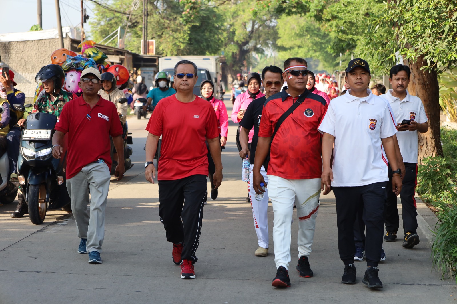 Jalan Sehat Kecamatan Kasemen Dalam Memeriahkan HUT Kemerdekaan RI Ke-80