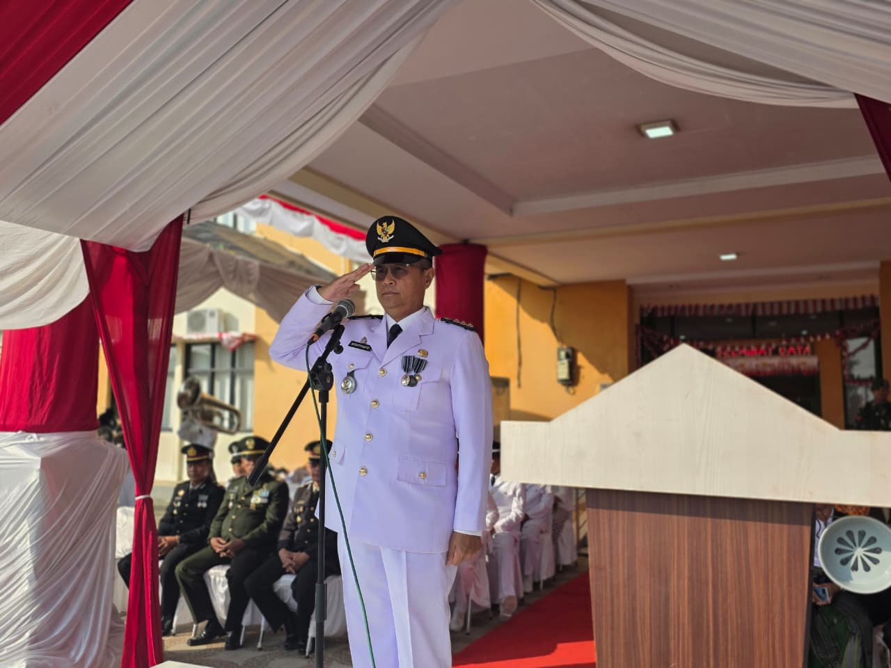 Upacara Pengibaran Bendera Merah Putih Peringatan HUT Kemerdekaan RI Ke-80 Di Tingkat Kecamatan Kasemen