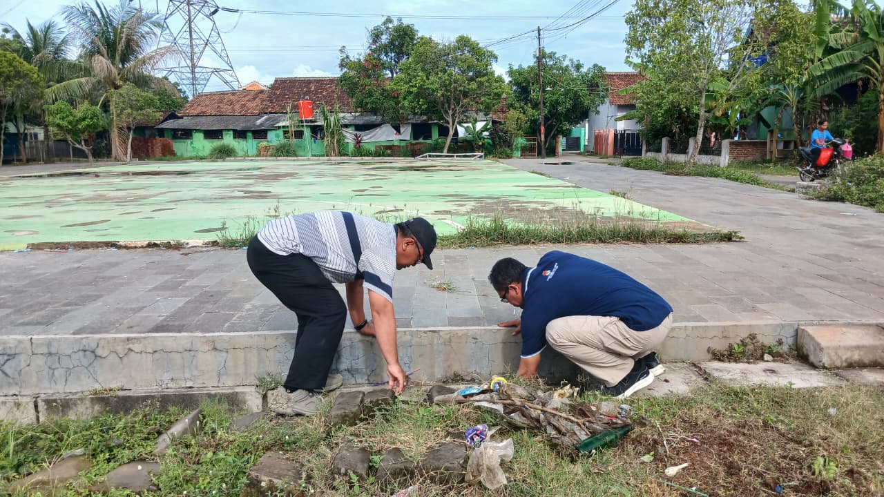Kegiatan Rutin JUMSIH Di Lingkungan Kantor Kecamatan Kasemen (14/11)