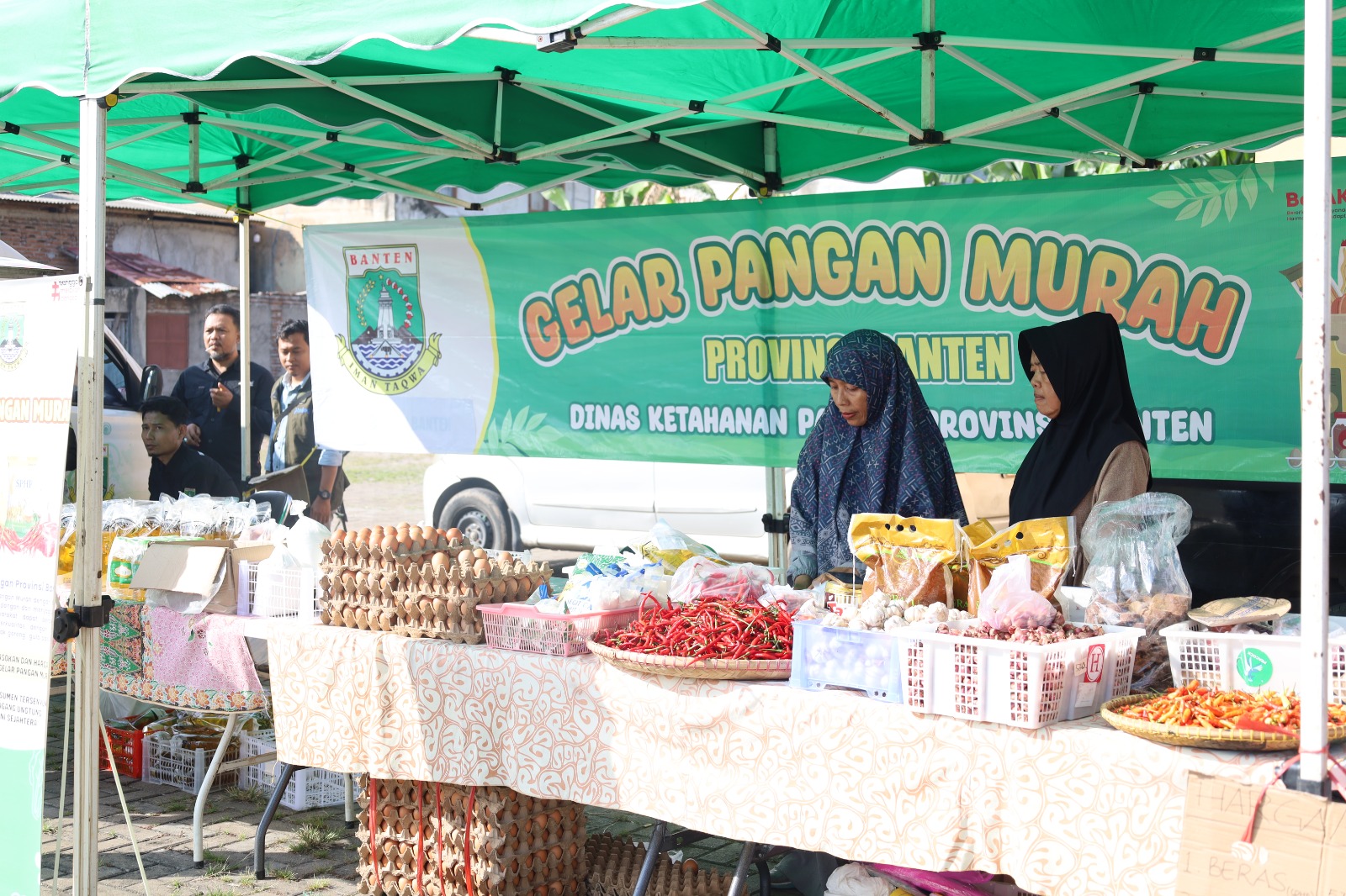 Mobil Gelar Pangan Murah Dalam Rangka NATARU 2025 Oleh Dinas Ketahanan Pangan Provinsi Banten di Kecamatan Kasemen