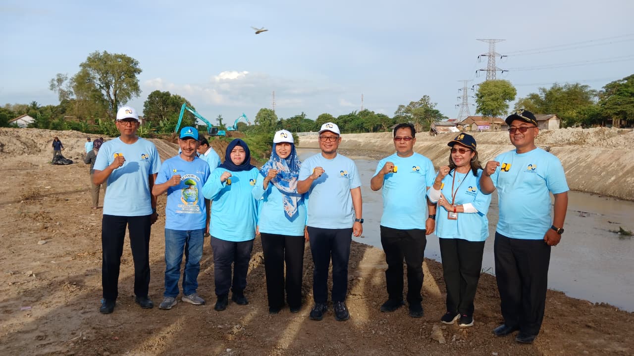 Kegiatan Bersih-Bersih Sekitar Sungai Cibanten Dan Penanaman Pohon Dalam Rangka Hari Bakti PU Ke-80