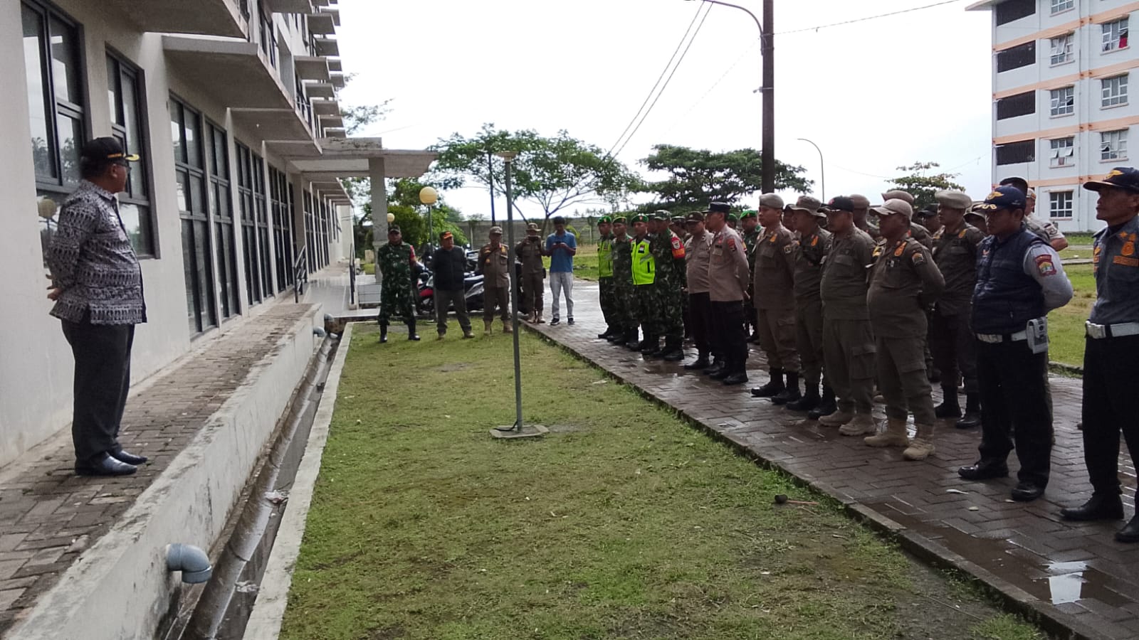 Pembongkaran Banguna Liar Di Sempadan Kali Padek Kelurahan Margaluyu Kecamatan Kasemen