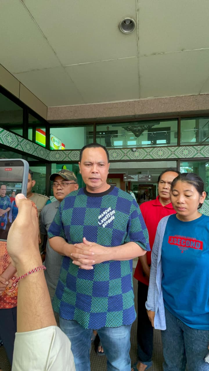 Wali Kota Serang didampingi Camat Kasemen Mengunjungi Korban Rumah Rubuh Di Kelurahan Sawah Luhur Kecamatan Kasemen