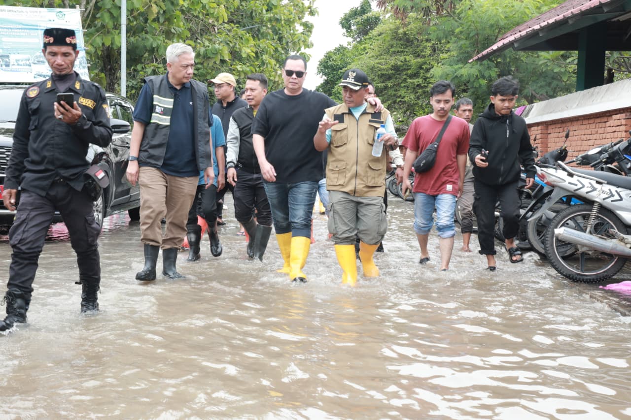 Wali Kota Serang Monitoring Lokasi Banjir Di Kelurahan Banten Kecamatan Kasemen