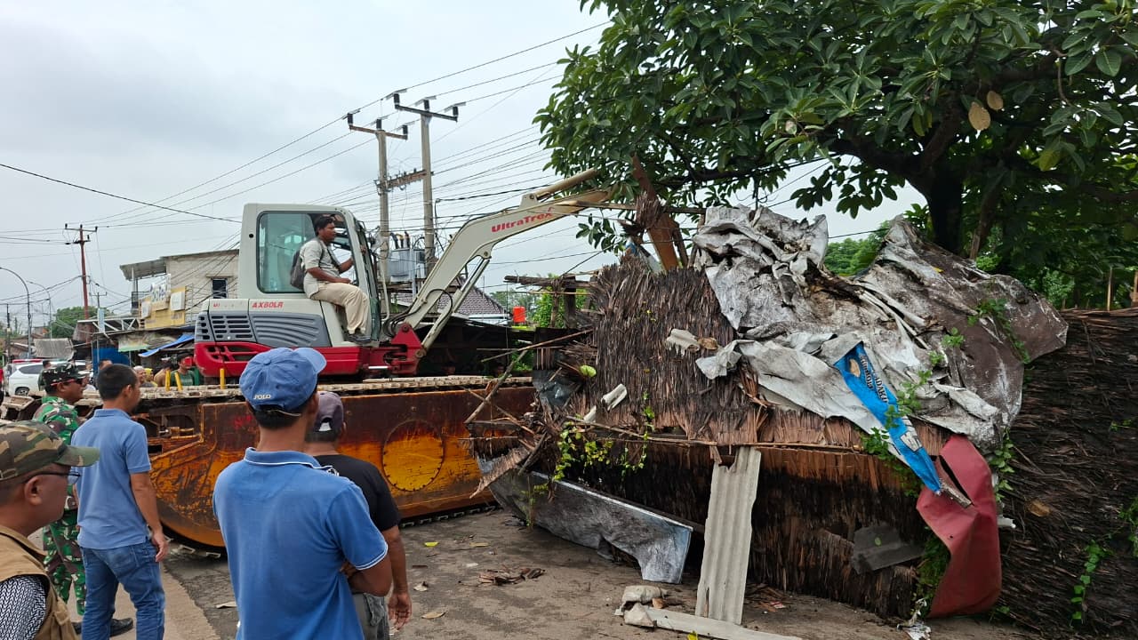 Pembogkaran Bangunan Liar Di Kanal Kali Mati Kroya Lama Kelurahan Kasunyatan Kecamatan Kasemen