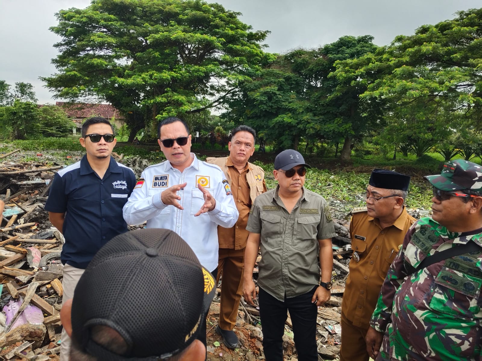 Pengecekan Lokasi Pembongkaran Bangunan Liar DI Kali Kroya Lama Kelurahan Kasunyatan Oleh Wali Kota Serang Didampingi Camat Kasemen