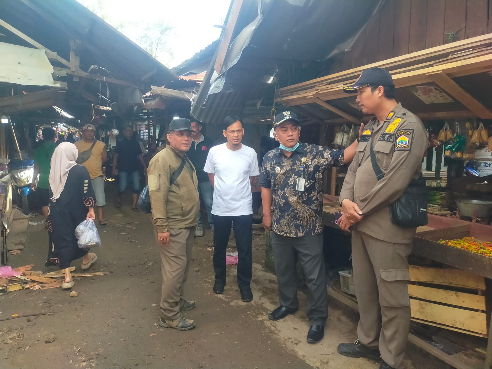 Monitoring Relokasi PKL Luar Pasar Karangantu Ke Dalam Area Pasar Dan Penertiban Lapak-Lapak Pasar Karangantu