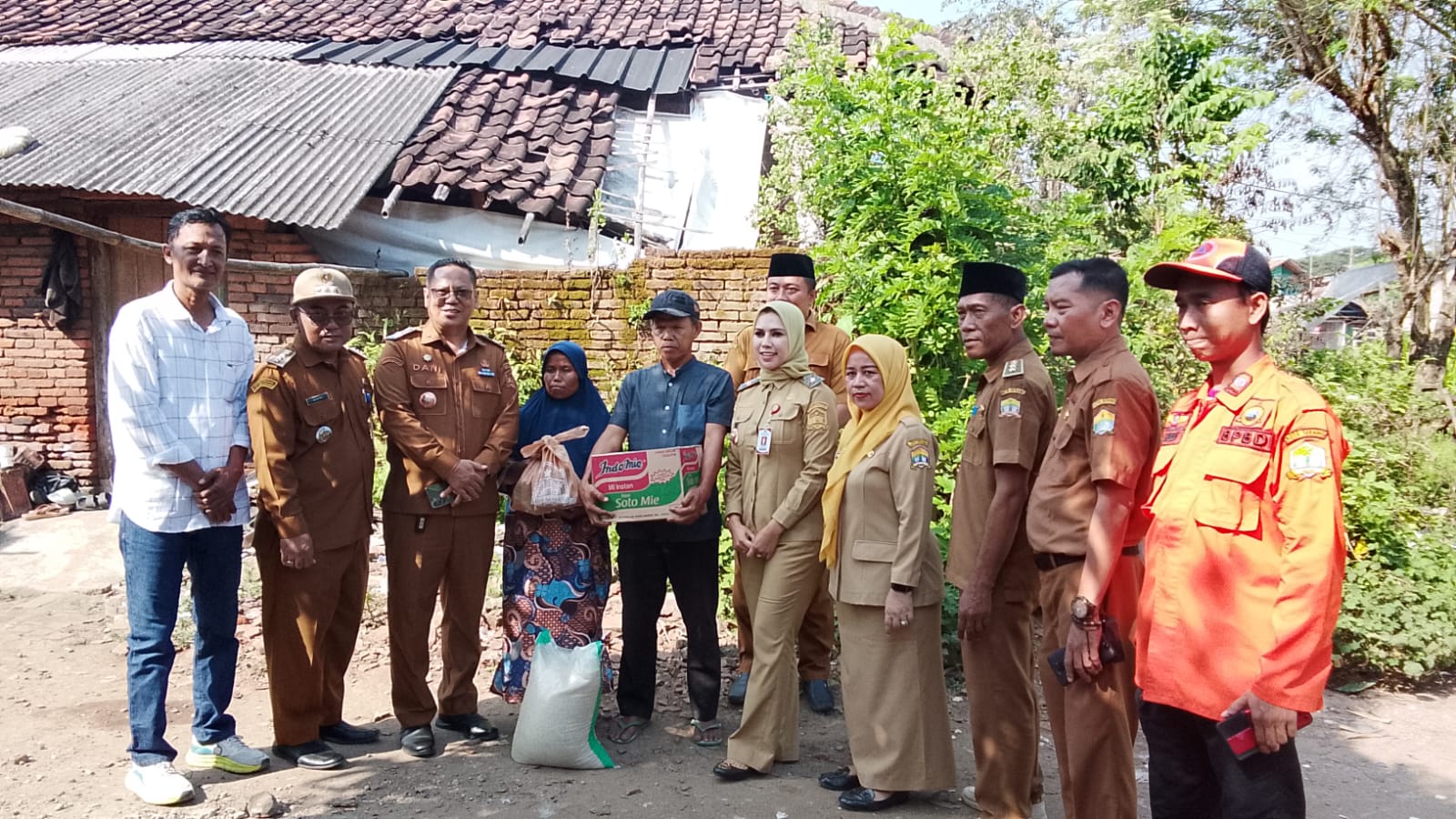 Monitoring Dan Penyerahan Bantuan Bagi Warga Terdampak Musibah Rumah Roboh Di Kelurahan Bendung