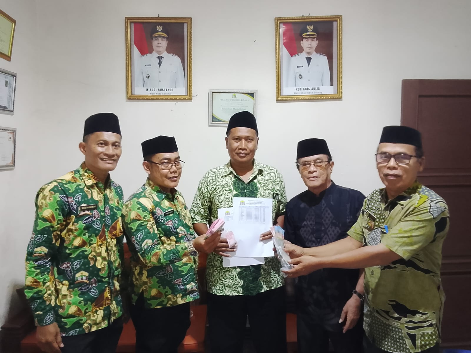 Monitoring Serta Penagihan PBB Oleh Satgas Sapu Jagat Kecamatan Kasemen Di Wilayah Kecamatan Kasemen, Kamis 16 April 2026