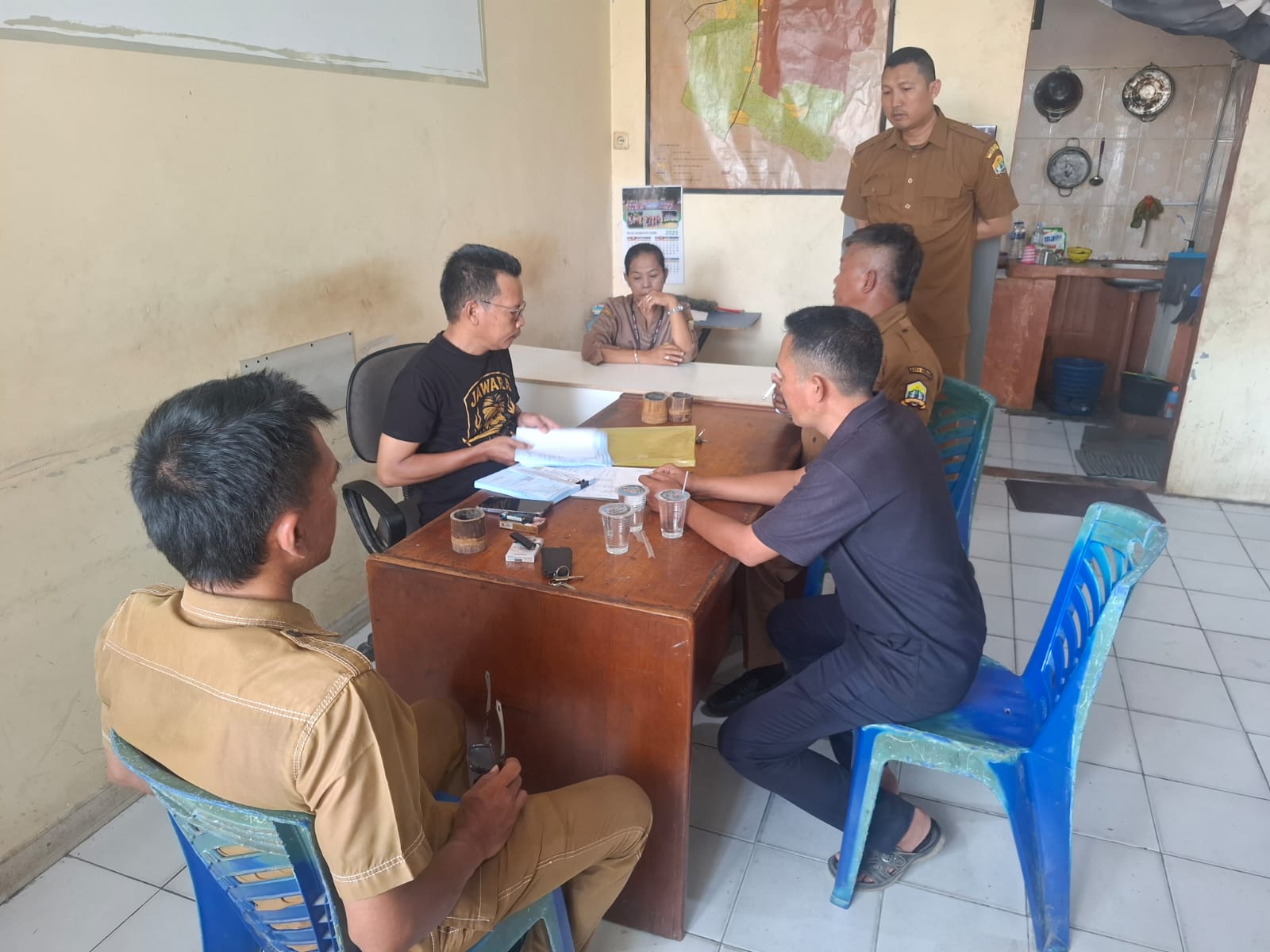 Monitoring Serta Penagihan PBB Oleh Satgas Sapu Jagat Kecamatan Kasemen Di Wilayah Kecamatan Kasemen,  Senin 20 April 2026