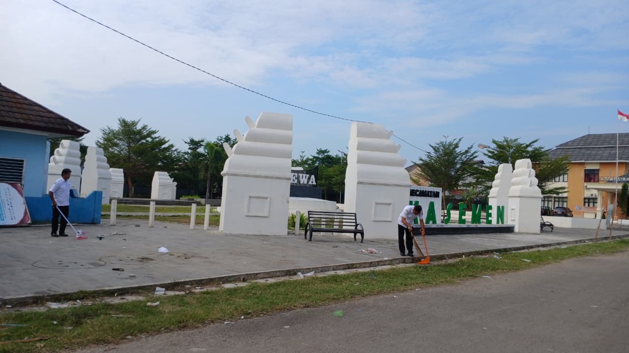 Kegiatan Gerakan Rabu Bersih Di Lingkungan Kecamatan Kasemen Kota Serang