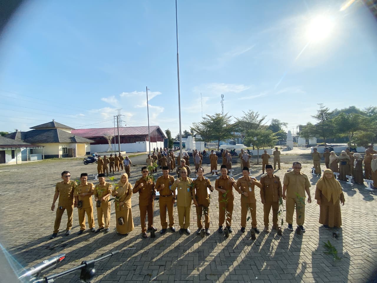 Penyerahan Simbolis Bantuan Bibit Tanaman Dari BBWSC-3 Dalam Program Tanam Seribu Pohon