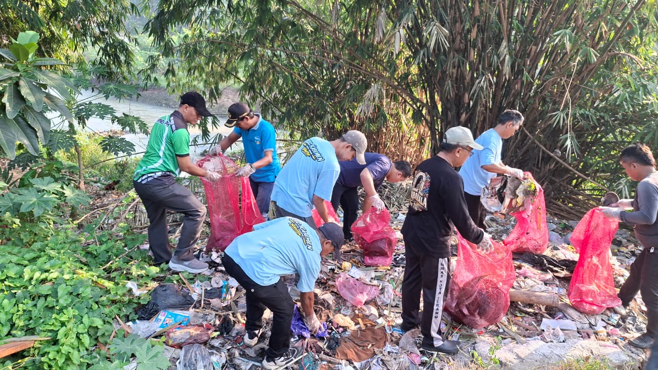 Giat JUMSIH "Gerakan Indonesia Asri" Susur Sungai Cibanten