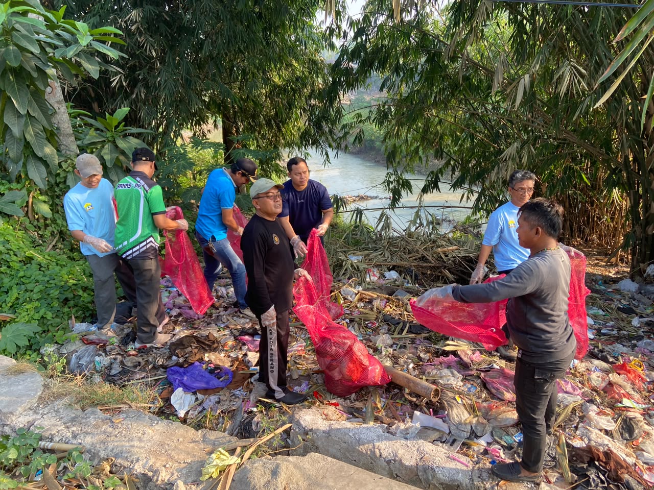 Giat Jumsih “Gerakan Indonesia Asri” Di Lingkungan Kecamatan Kasemen Sekitar Susur Sungai Cibanten