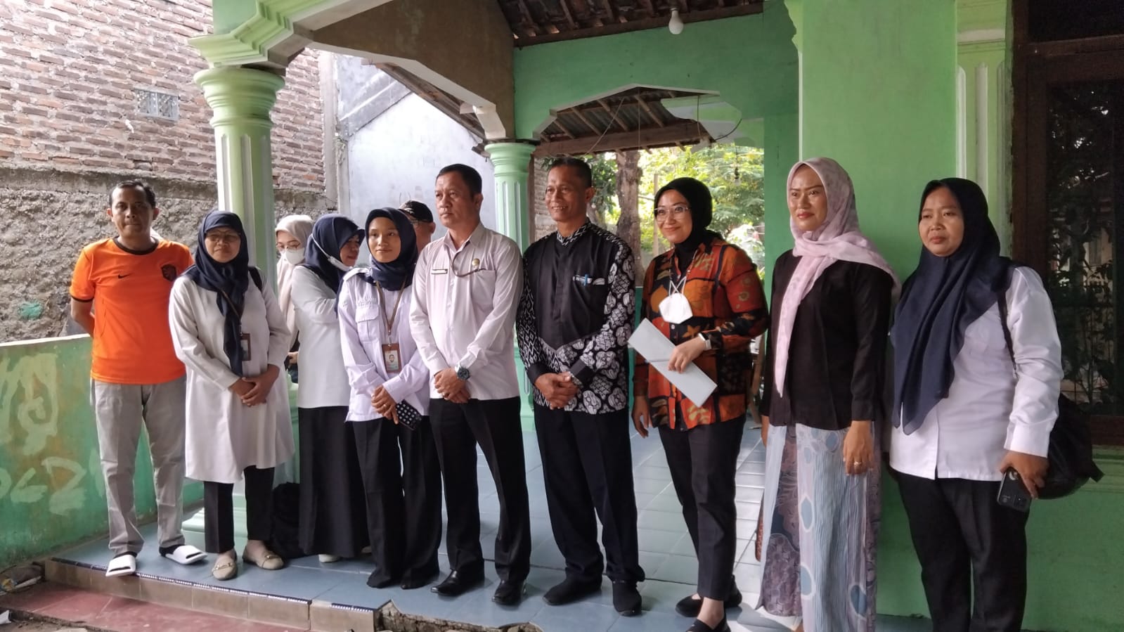 Pemberian Bantuan Kursi Roda Kepada Warga Di elurahan Warung Jaud Kecamatan Kasemen Bersama Dinsos Provinsi Banten