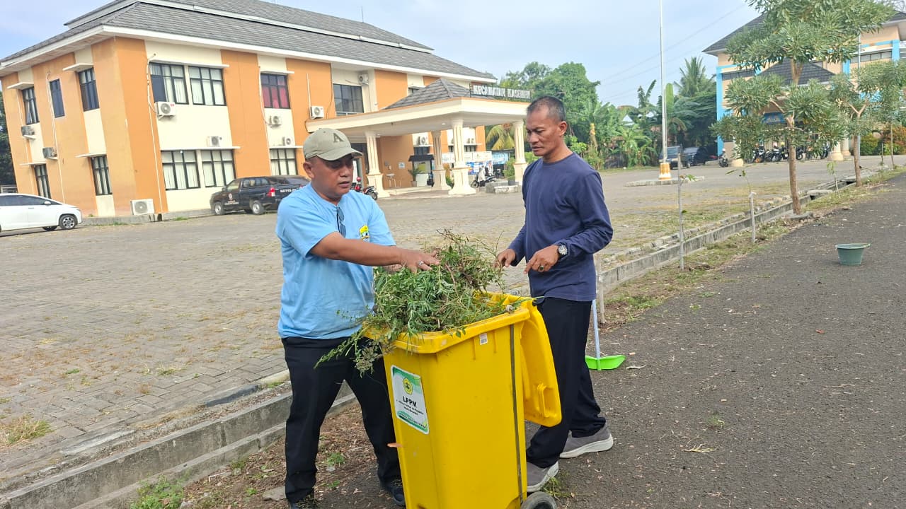 Giat Rabu Bersih "Gerakan Indonesia Asri" Di Lingkungan Kantor Kecamatan Kasemen, Rabu 01 Juli 2026