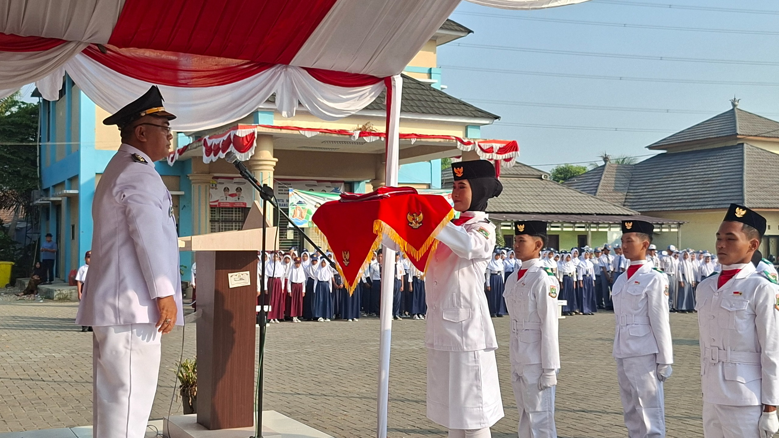 Upacara Pengibaran Bendera Merah Putih Dalam Rangka HUT RI Ke-81 Di Tingkat Kecamatan Kasemen
