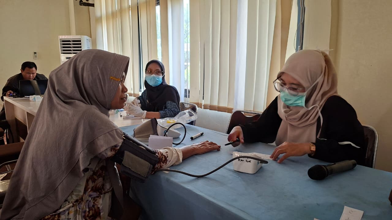 Giat Tracing Tuberkulosis (TBC) Terintegrasi Dengan Cek Kesehatan Gratis Oleh Puskesmas Kasemen