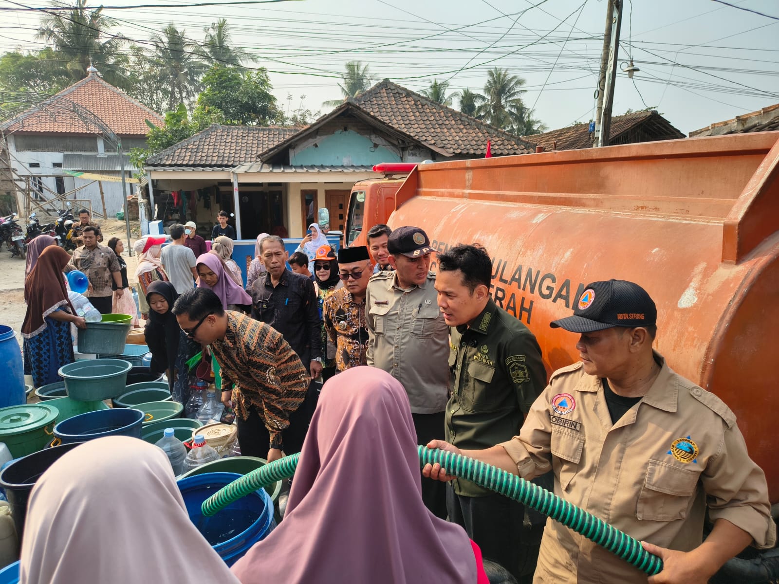 Bantuan Air Bersih Akibat Dampak El-Nino bersama Wakil Wali Kota Serang Di Kelurahan Bendung Kecamatan Kasemen