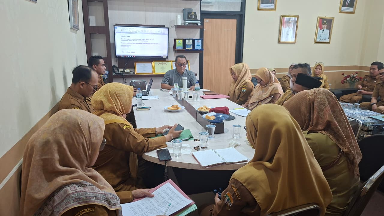 Rapat Koordinasi bersama Kasi PMK Kelurahan se-Kecamatan Kasemen dalam kompilasi Data Anak Tidak Sekolah (ATS) Di Wilayah Kecamatan Kasemen