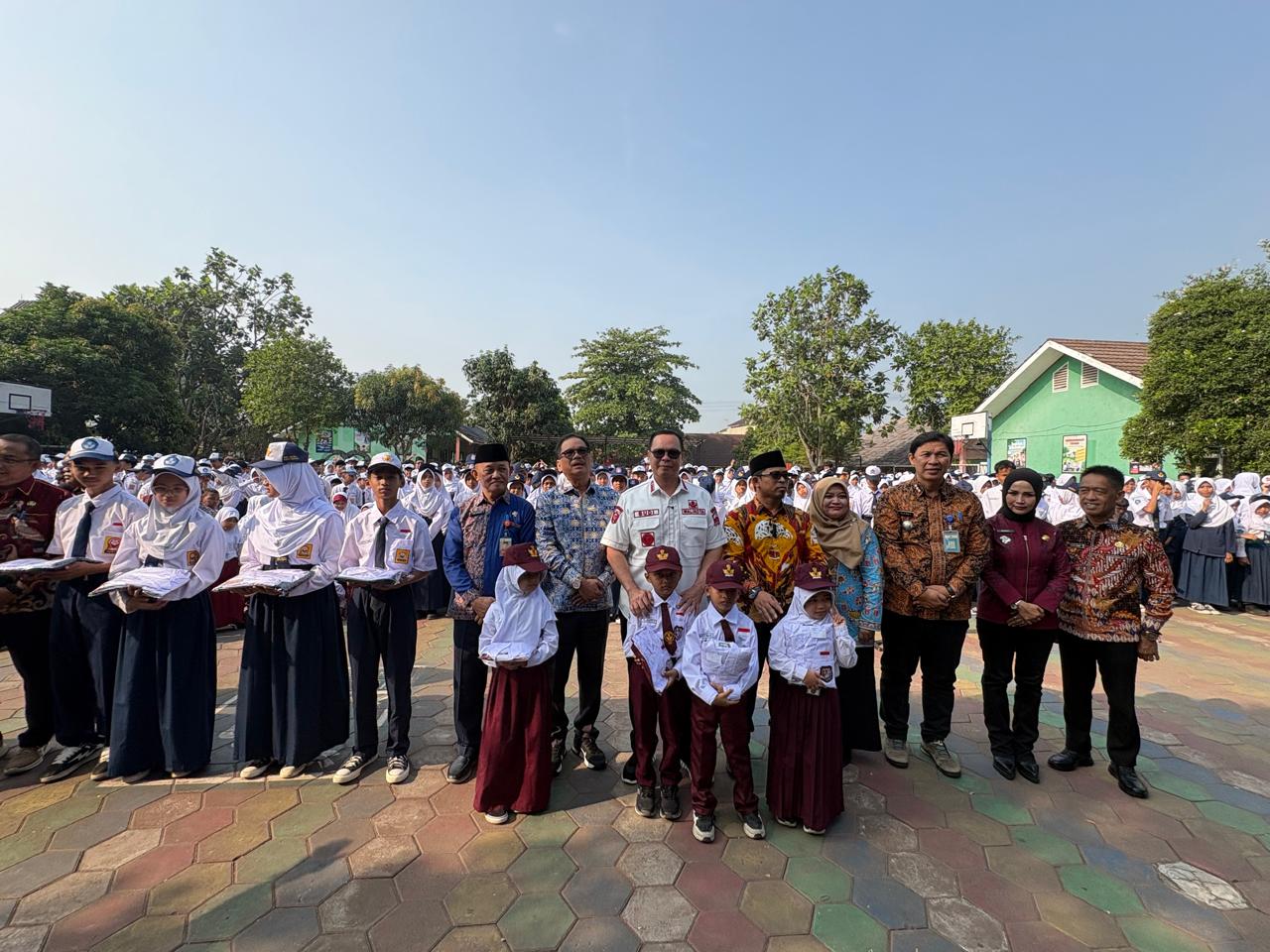 Pendistribusian Program Prioritas Wali Kota Serang Pengadaan Seragam Sekolah Gratis Tingkat SD & SMP Di Kota Serang